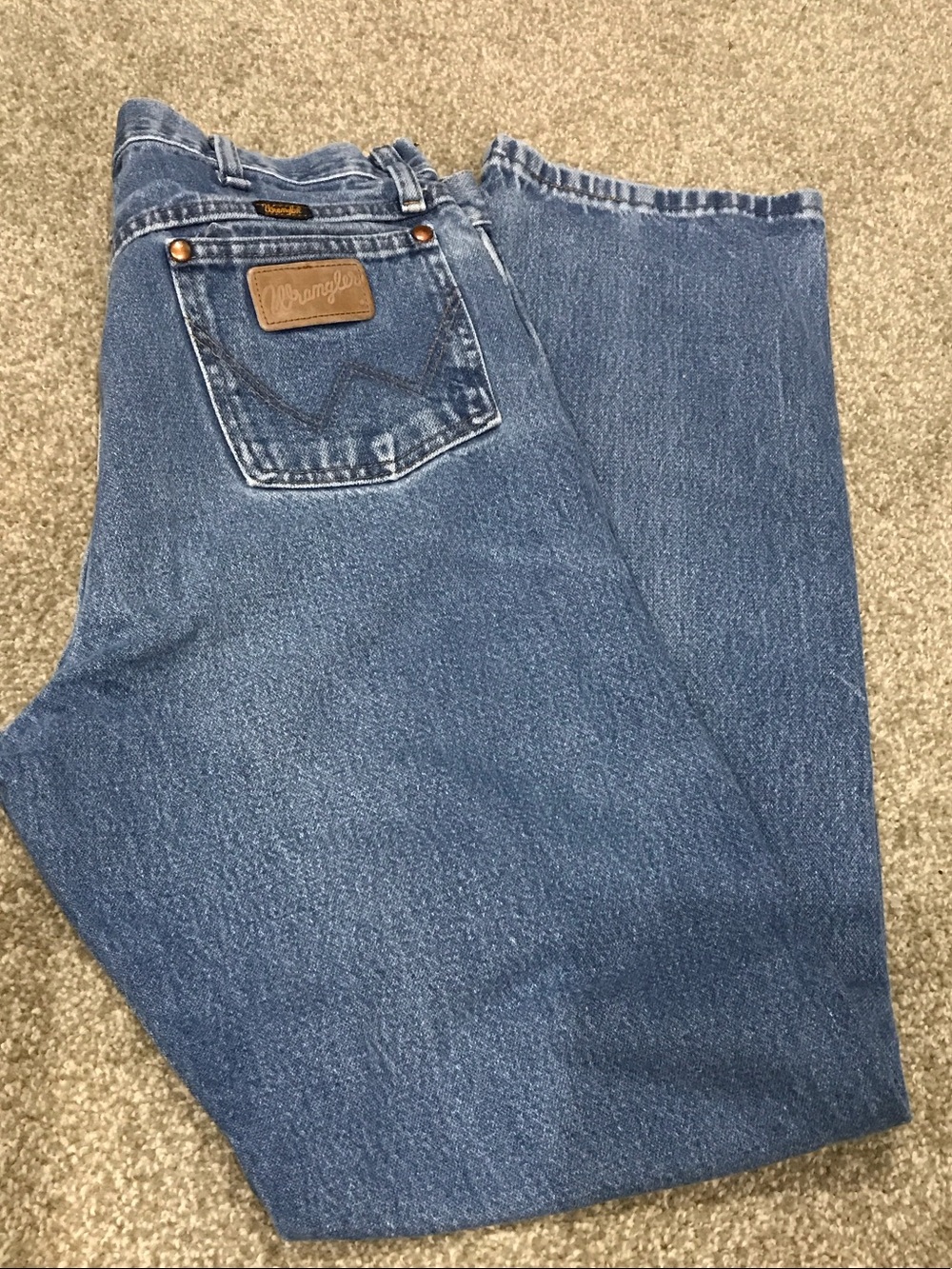 Wrangler Relaxed Fit Mid-Blue Men’s Jeans